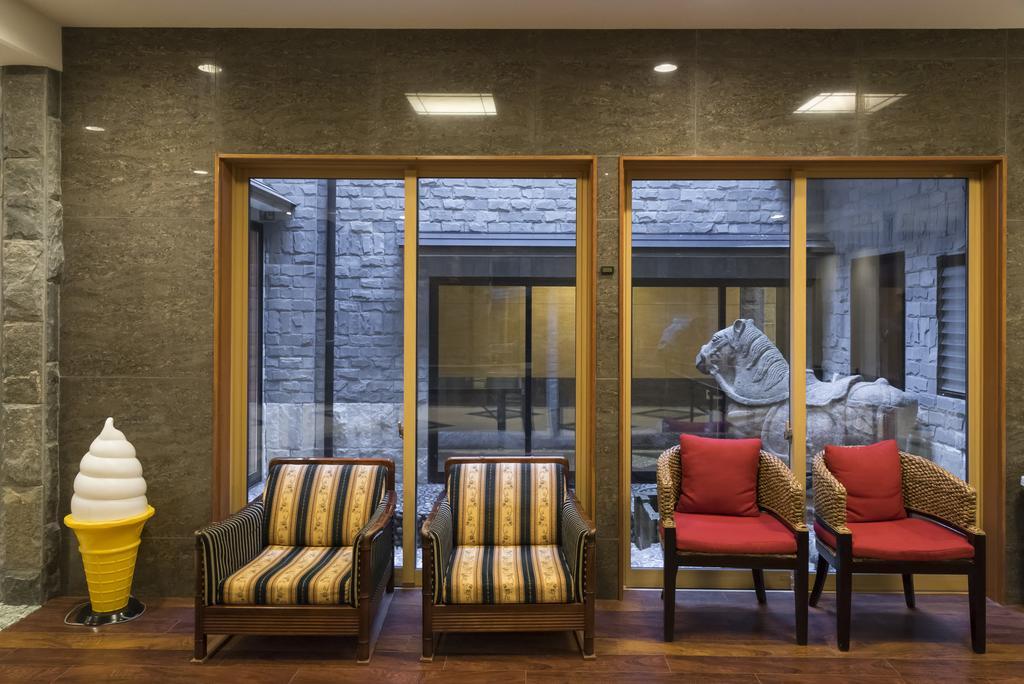 Awara Grand Hotel Exterior photo